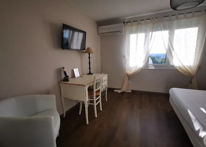 Des Quintrands - De Charme 3* Manosque