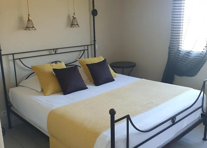 Des Quintrands - De Charme 3* Manosque