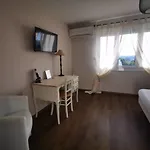 Le Mas Des Quintrands Manosque - Motel De Charme 3* Manosque