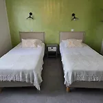 Hotel Le Mas Des Quintrands Manosque - Motel De Charme