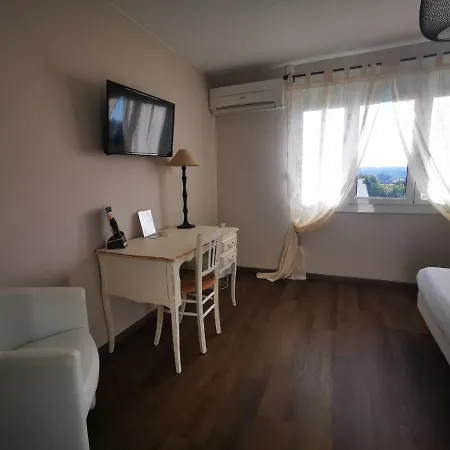 Le Mas Des Quintrands Manosque - Motel De Charme 3* Manosque