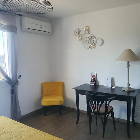 Le Mas Des Quintrands Manosque - Motel De Charme
