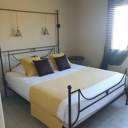 Le Mas Des Quintrands Manosque - Motel De Charme 3* Manosque