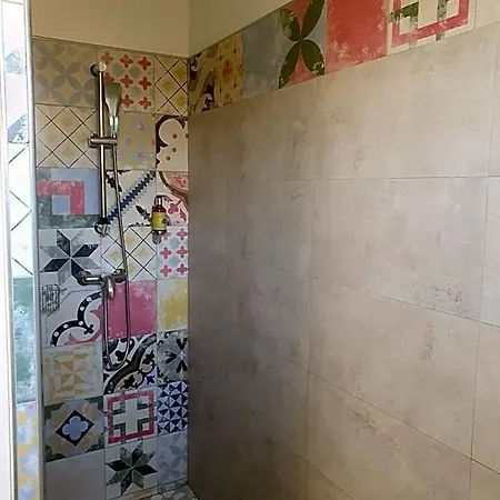 Отель Le Mas Des Quintrands Manosque - Motel De Charme Маноск