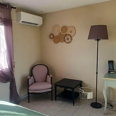 Le Mas Des Quintrands Manosque - Motel De Charme 3* Маноск